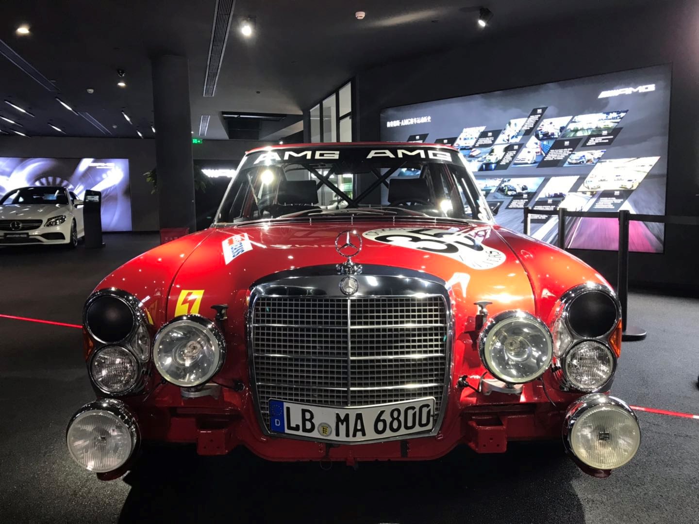 安帅化身纠察员 大批意甲球迷骂人不文明 英超就没这种事！_KY.COM(图1)